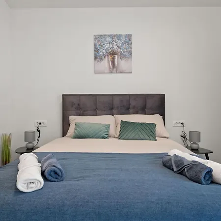 Βίλα Three Bedroom With Swimming Pool