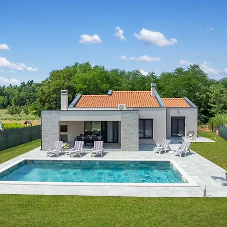 Βίλα Three Bedroom With Swimming Pool Labin (Istria)