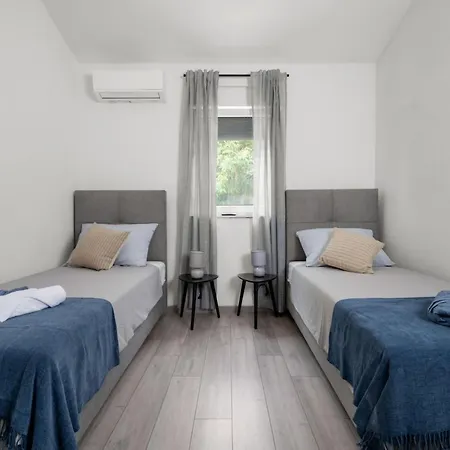 Βίλα Three Bedroom With Swimming Pool *