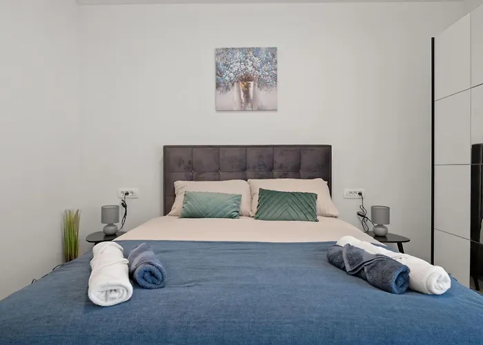 Βίλα Three Bedroom With Swimming Pool