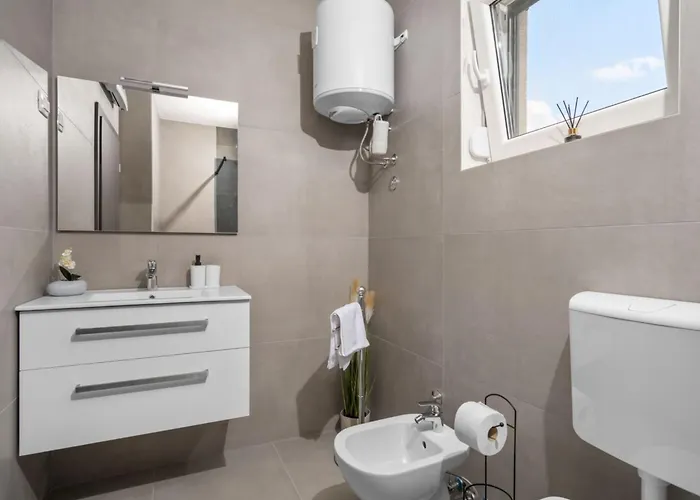 Βίλα Three Bedroom With Swimming Pool