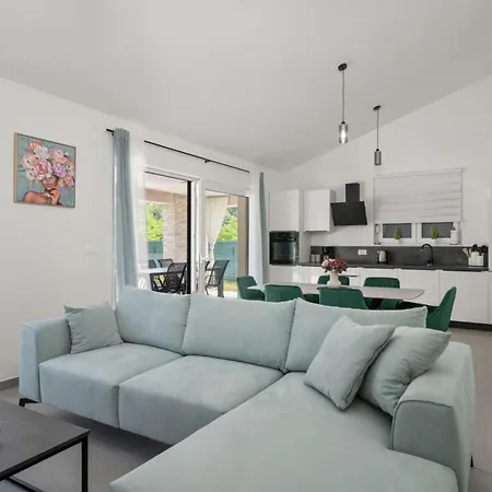 Three Bedroom With Swimming Pool Villa Labin (Istria)