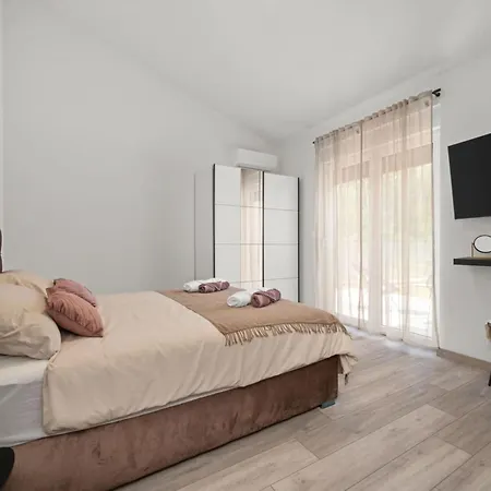 Three Bedroom With Swimming Pool Labin (Istria)