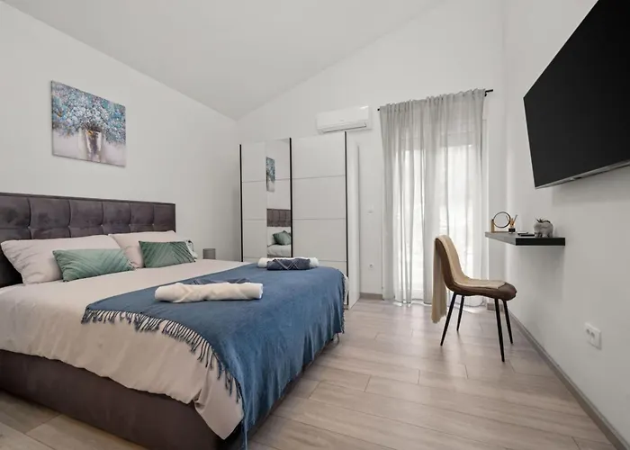 Three Bedroom With Swimming Pool Villa Labin (Istria)