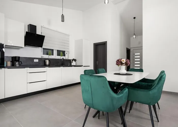 Villa Three Bedroom With Swimming Pool *